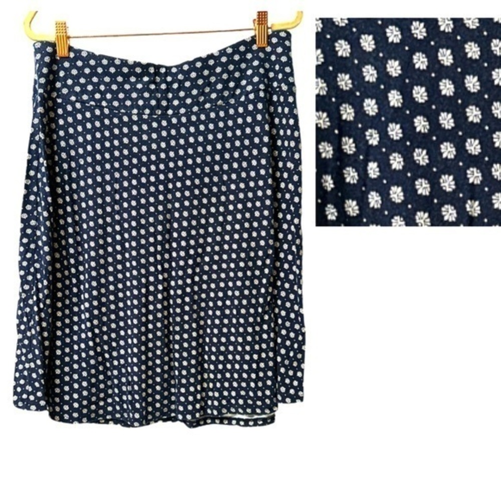 Women’s Skirt Midi By Talbots Size: large navy blue with‎ white design (1181)